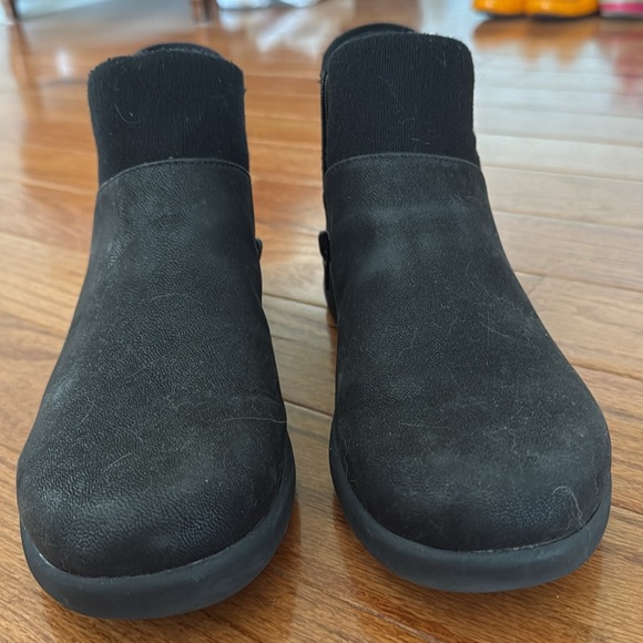 Clark’s Booties 8.5 - Picture 2 of 6